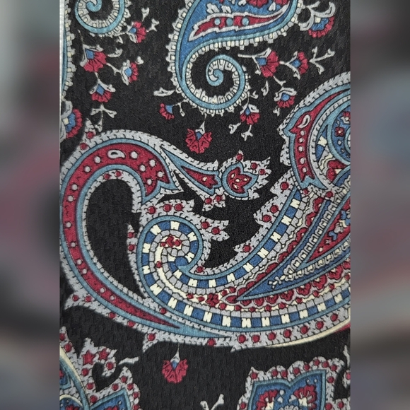 Editions by VAN HEUSEN Black and Burgundy Vintage Tie - Picture 3 of 5